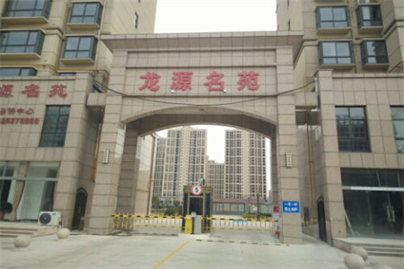 东方御园一二楼复试185平院子80平190万